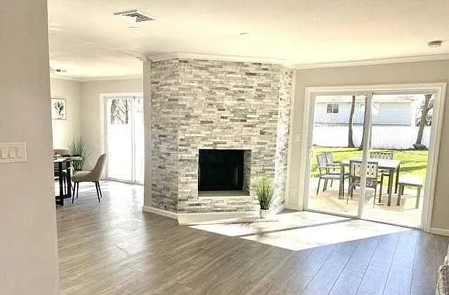 4 bed, 2.5 bath, $4,300 — Photo 4