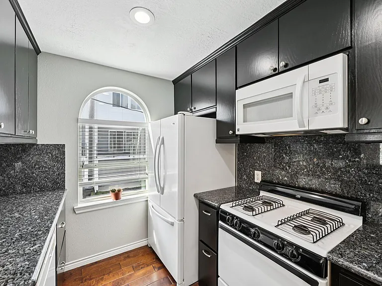 1405 Bailey St — Photo 16