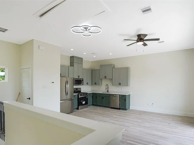 1315 Knight St #2 — Photo 5