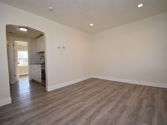 2nd image of 1619 W Shelley Ave