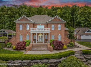 1420 Oak Dr, Shavertown, PA 18708