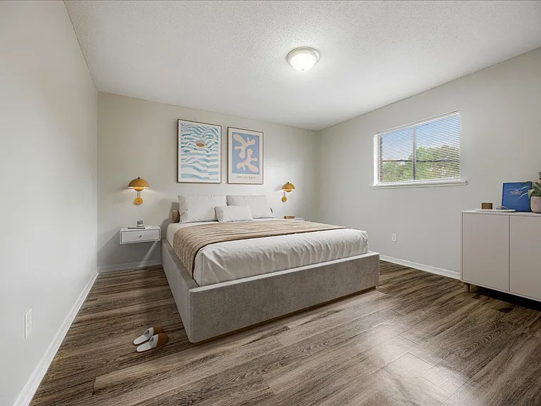 Holmes Pointe Apartments — Photo 18