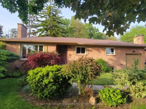 2395 Edenhurst Dr, Mississauga, ON L5A 2L1