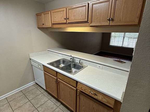 4th image of 2738 W Tharpe St APT 104