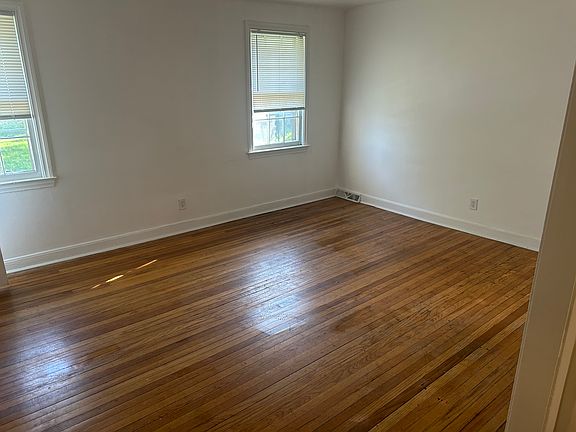 3rd image of 10 Elsmere Blvd APT B