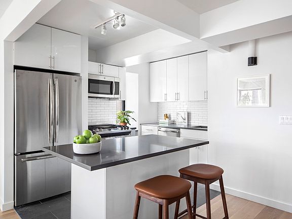 5th image of 200 E 87th St APT 15M