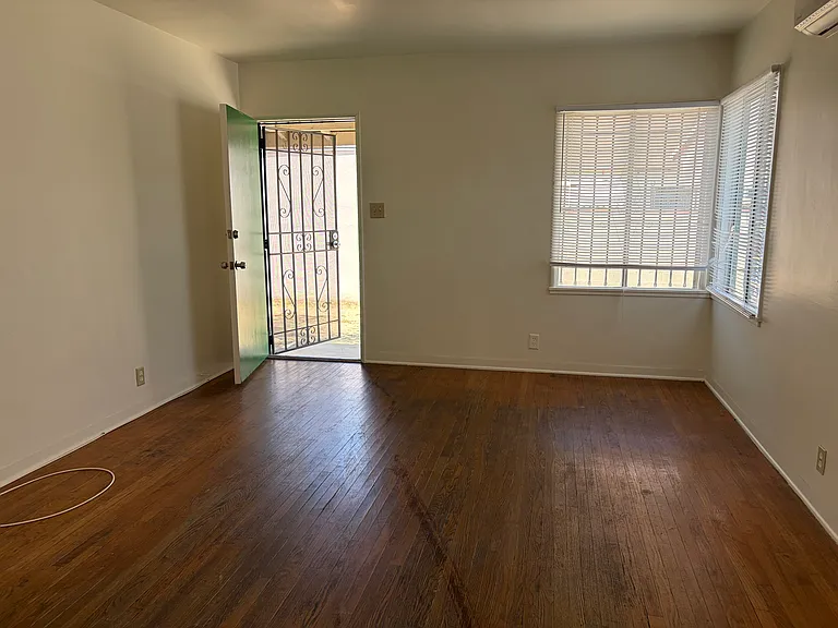 3205 N Angelus Ave — Photo 4