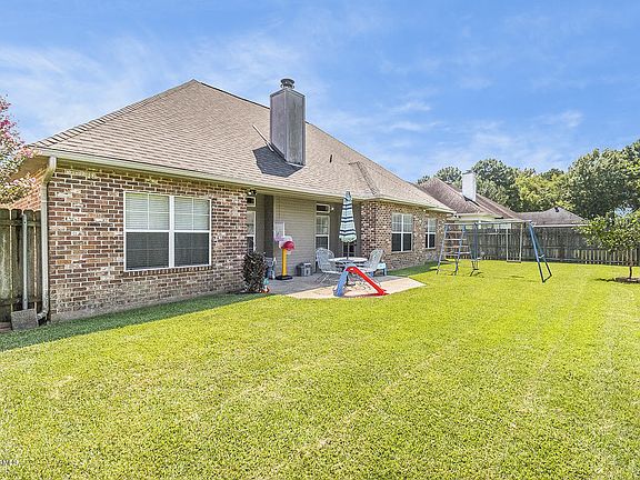 2nd image of 105 Gravenhage Cir
