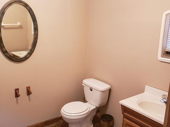 3rd image of 650 Carriage Ln