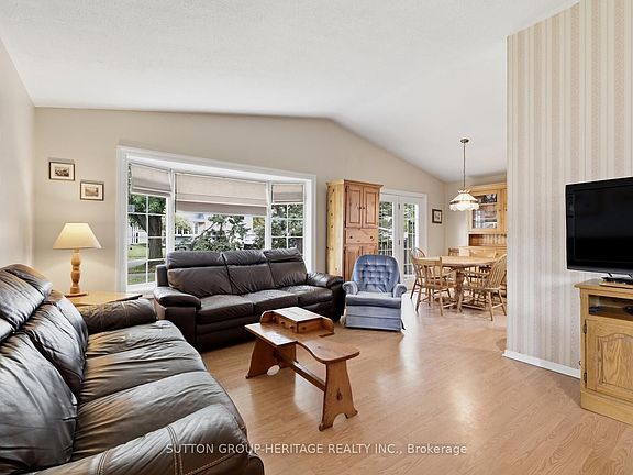 3rd image of 69 Clements Rd E