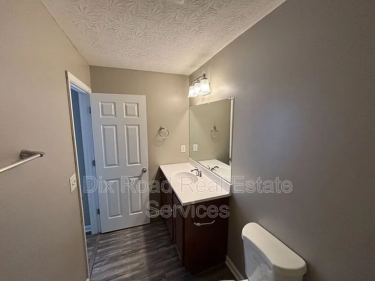 794 Carriage Hill Ln — Photo 16