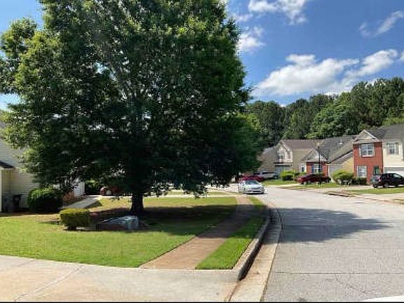Exterior Neighborhood (street photo)