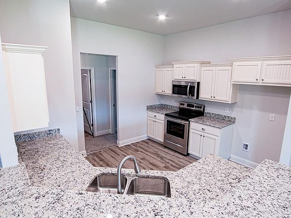 5th image of 5912 Makenna Dr