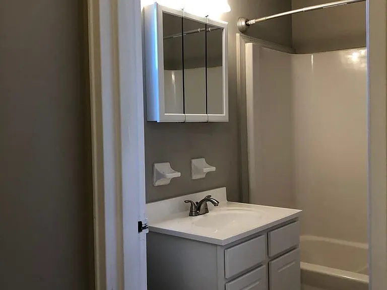 Devonshire Park Apartments — Photo 11