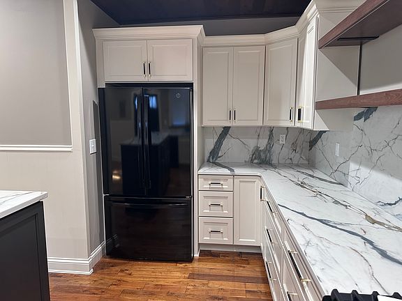 4th image of 1154 Rowley Ave #2
