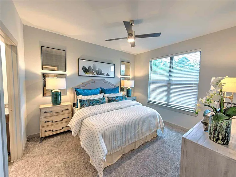 The Pointe at Valley Ranch Town Center — Photo 10