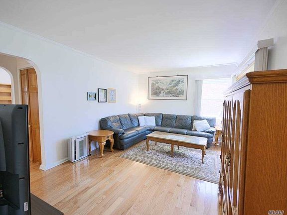 4th image of 1010 Lillian Pl