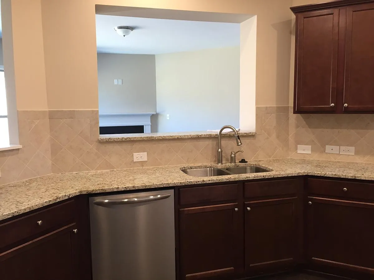 3 bed, 2.5 bath, 1865 sqft, $2,750 — Photo 3