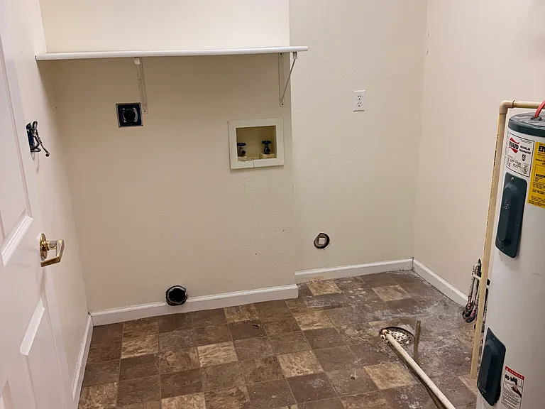 Mechanical/washer dryer room