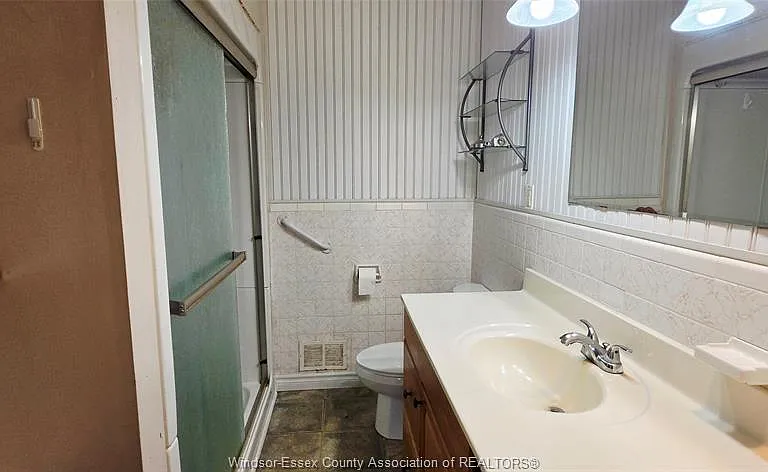 1050 Bartlet Dr — Photo 7