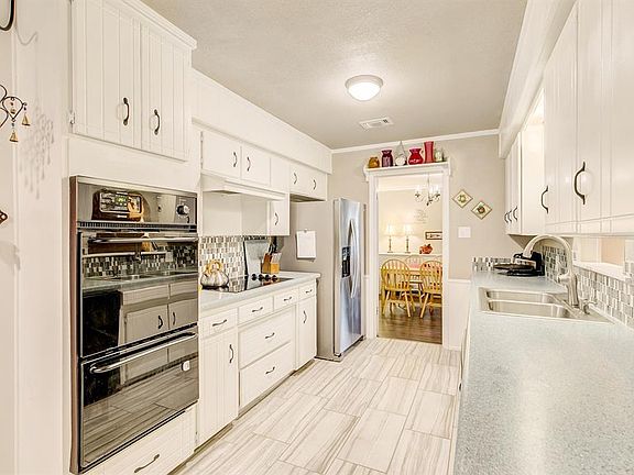 3rd image of 4029 Alicante Ave