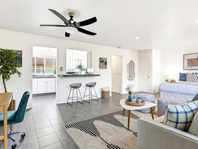 11901 W Sunset Blvd APT 219, Los Angeles, CA, 90049
