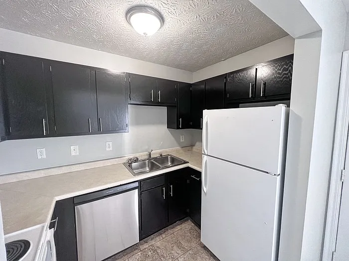 2612 Crisnic Ct #2612 — Photo 4