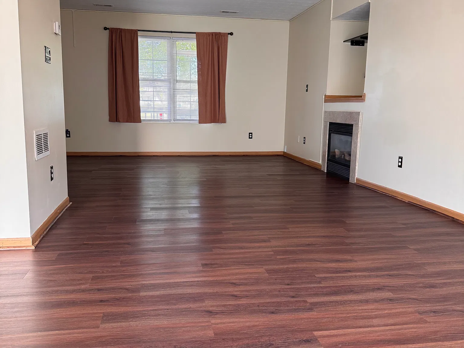 3 bed, 2.5 bath, 1350 sqft, $1,700 — Photo 4