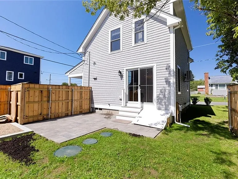51 Pine St — Photo 34