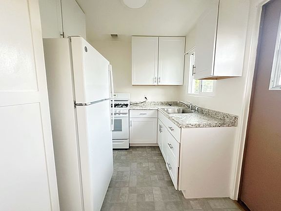 5th image of 2235 Garnet Ave
