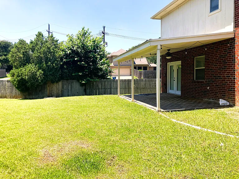 2078 Belvedere Dr — Photo 29