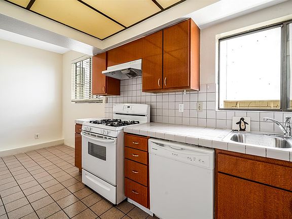 5th image of 817 N Croft Ave #2