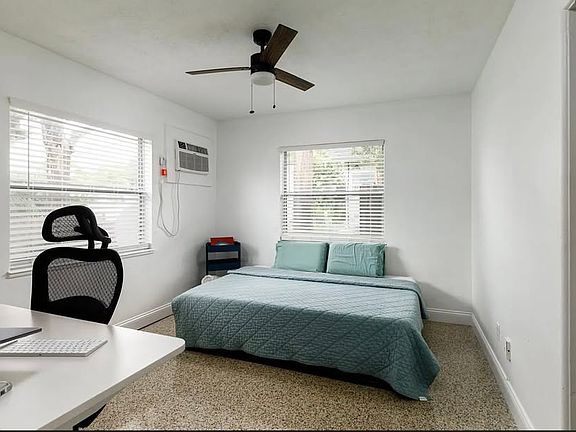 4th image of 863 24th Ave N #863