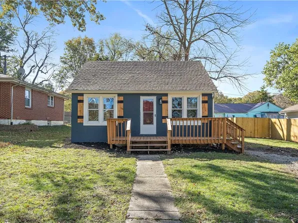 8 NE Johnson St, Lees Summit, MO 64063