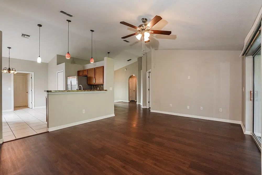 3 bed, 2.0 bath, 1435 sqft, $2,325 — Photo 4