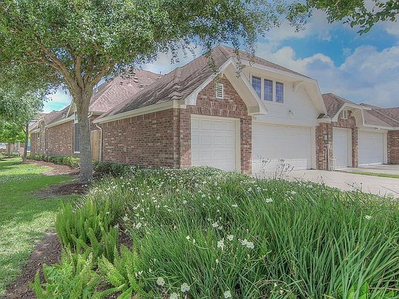 3rd image of 3301 Knollcrest Ln