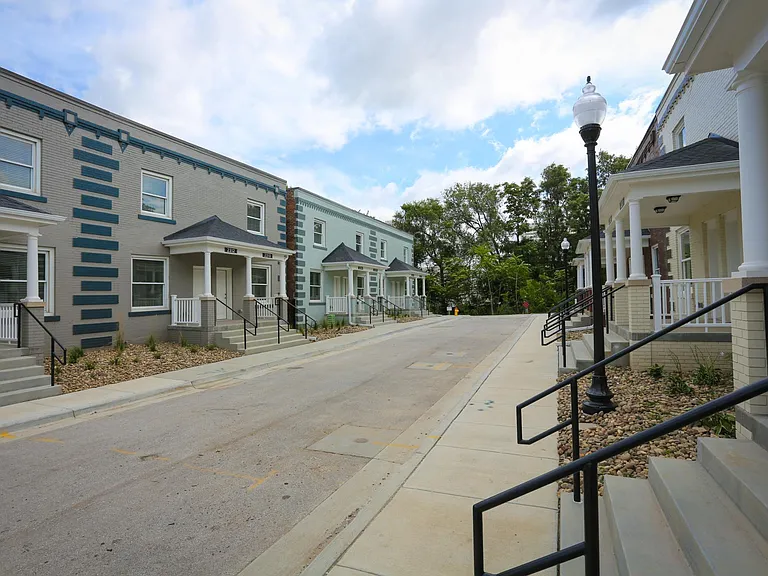 Flats on Howard — Photo 161