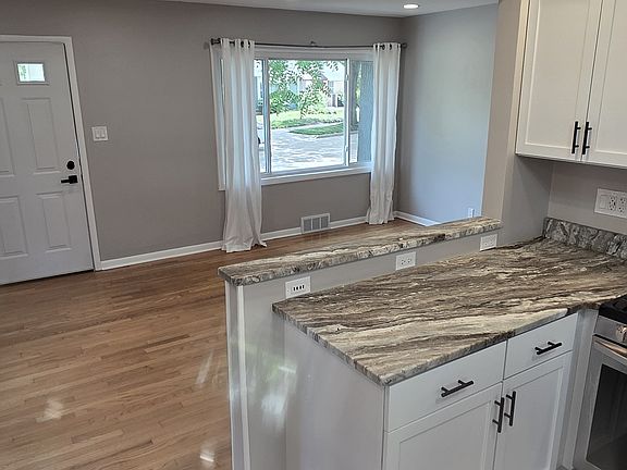 5th image of 9322 W Mount Vernon Ave