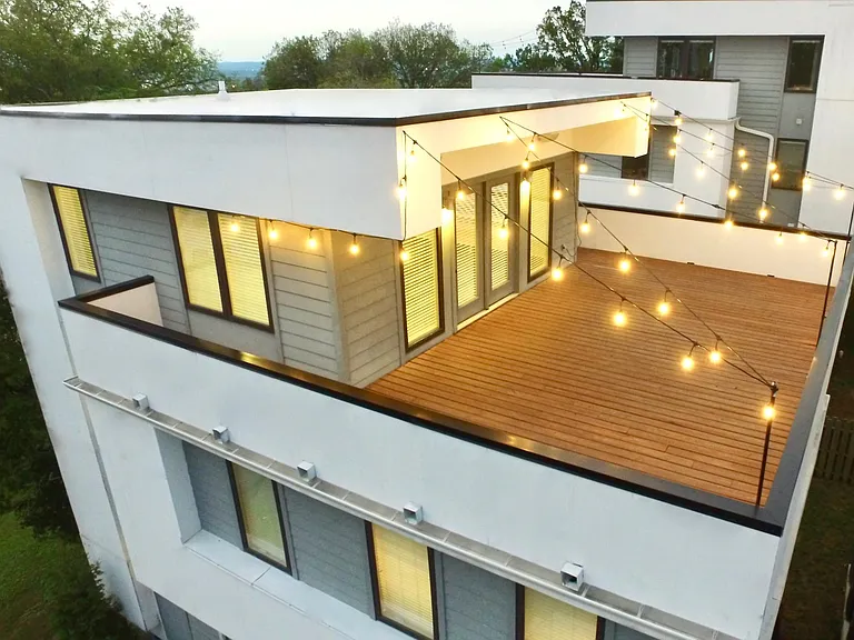 Overview of house w/ Rooftop Deck