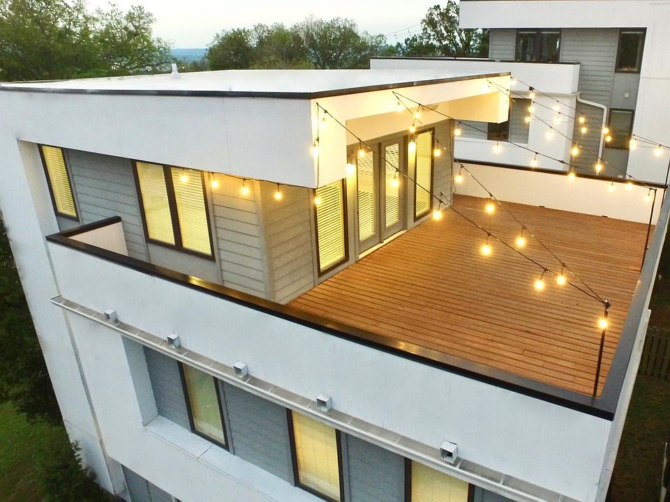 Overview of house w/ Rooftop Deck