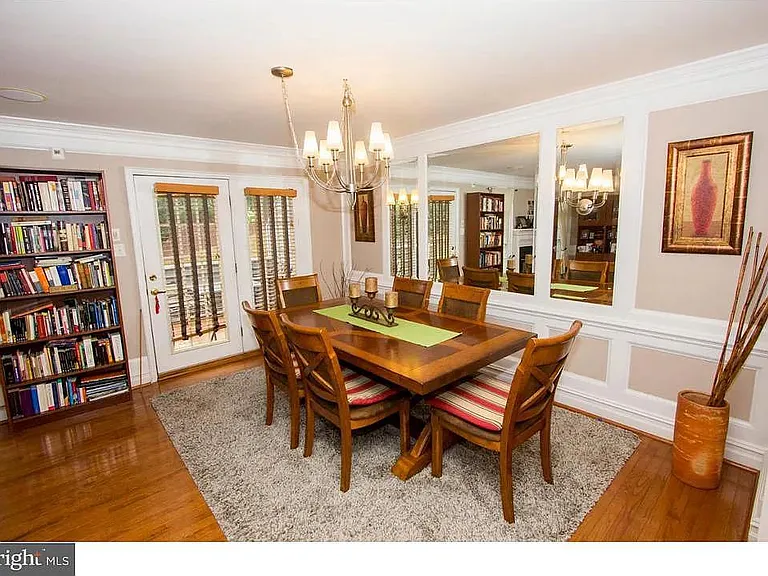 141 Summerhill Ct — Photo 8