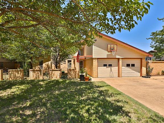 4th image of 20 Lawrence Cir