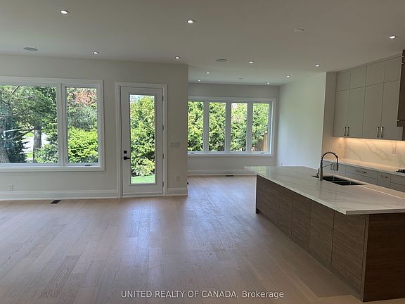 5th image of 5 Cedar Cres