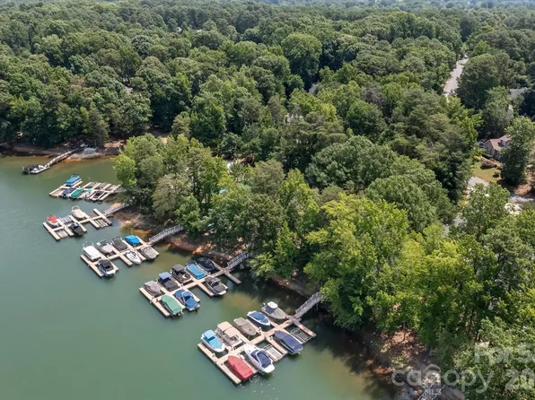 122 Lake Pine Rd, Mooresville, NC 28117