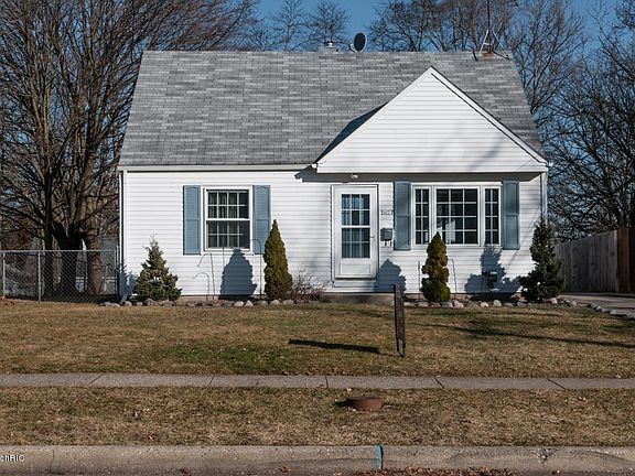 2nd image of 1621 Roseland Ave