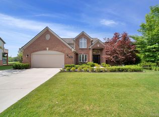 2923 Augusta Dr, Commerce Township, MI 48382