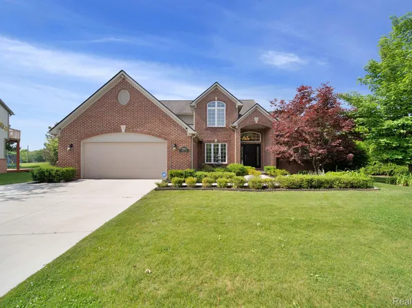 2923 Augusta Dr, Commerce Township, MI 48382