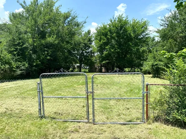 909 Redoak Dr, West Tawakoni, TX 75474