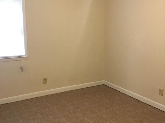 4th image of 1603 Autumn Dr APT B