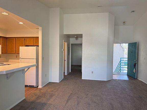 5th image of 2220 Pinetop Ln Unit 201